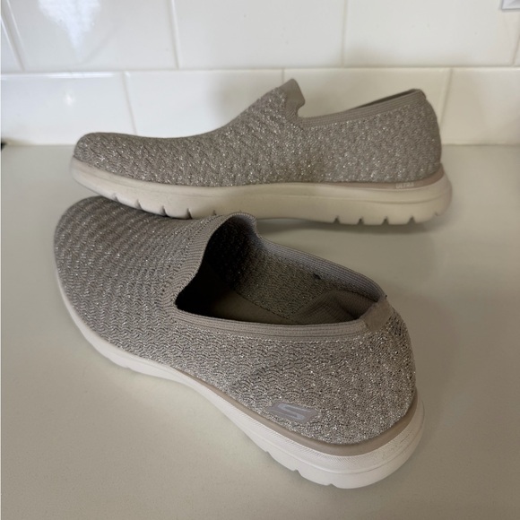 Ladies Tan Skechers - Picture 12 of 12